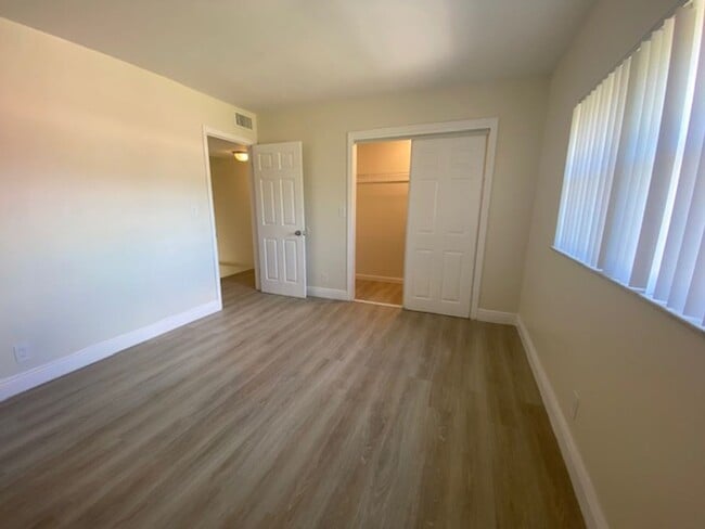 Building Photo - Beautiful 2-bed/1.5 bath two-story townhom...