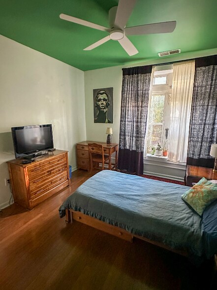 Building Photo - 1031 State St NW