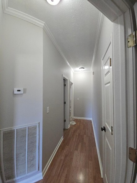 Building Photo - 263 Greensview Dr