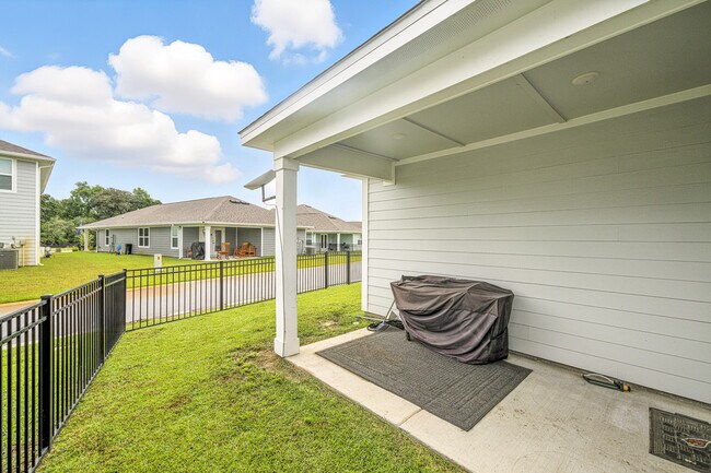 Building Photo - 228 Speckled Trout Ln N