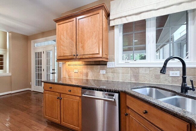 Building Photo - 5604 Pine Rock Ct