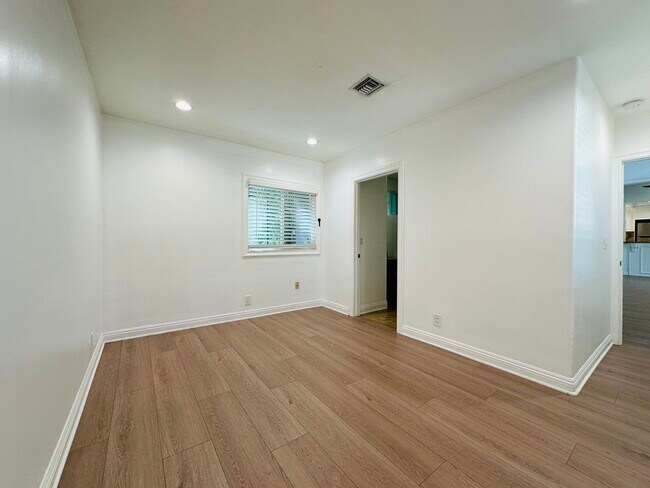 Building Photo - 5148 Otis Ave