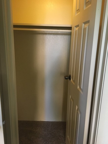 Walking closet - 29 Vista Rafael Pkwy