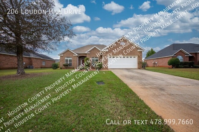 Building Photo - Single level - Split floor plan - All bric...