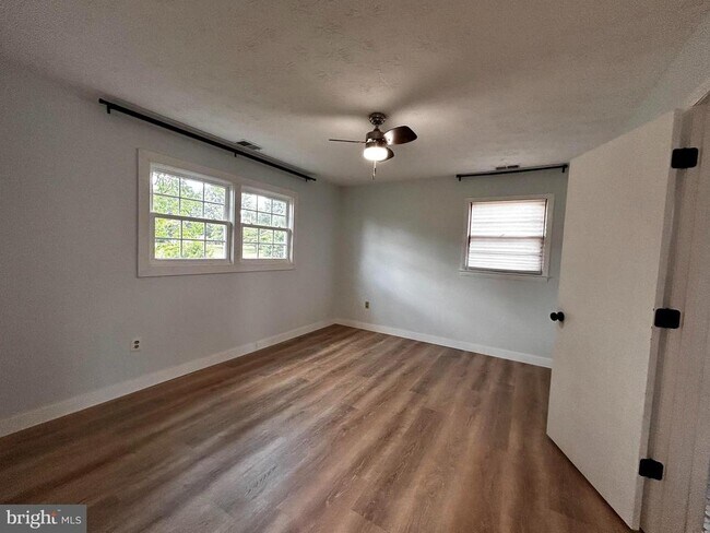 Building Photo - 112 Virginia Dr