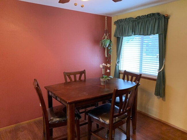 Building Photo - Lovely Home with Massive fenced yard and S...
