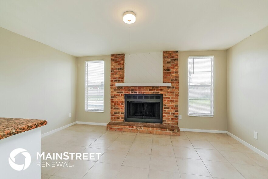 Building Photo - 605 SE 35th St