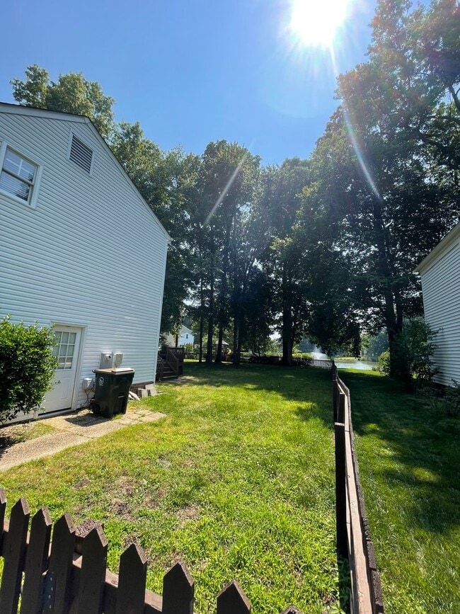 Building Photo - 403 Coach Hovis Dr
