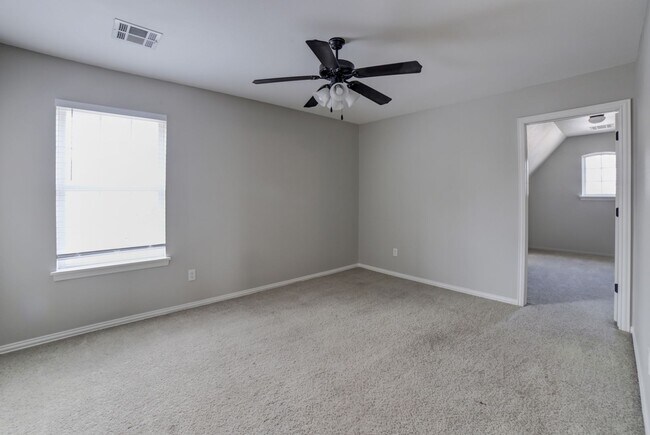 Building Photo - 5 Bed | 2.5 Baths | Broken Arrow