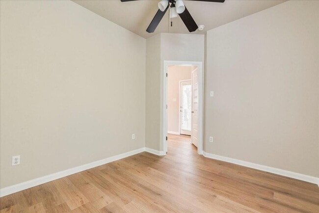 Building Photo - 2924 Bond Dr