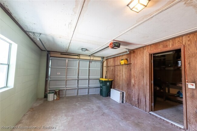Building Photo - 102 Squirrel Point