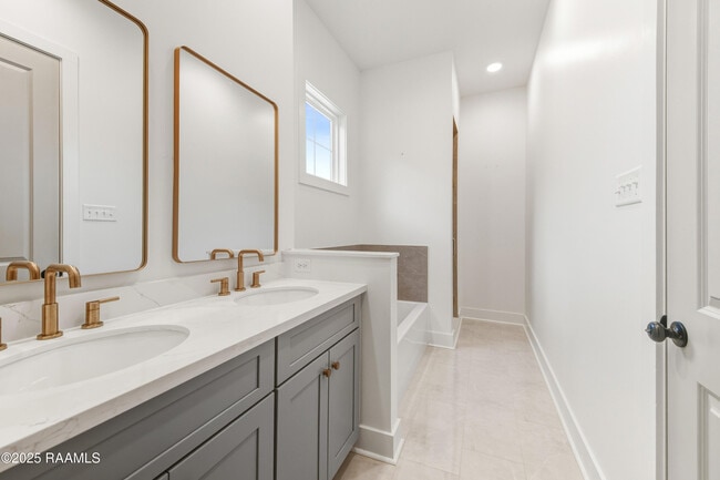 Building Photo - 119 Mayberry Grv St