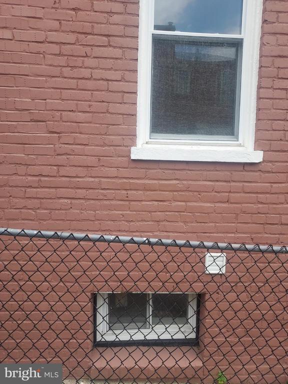 Building Photo - 619 Sheridan St NW