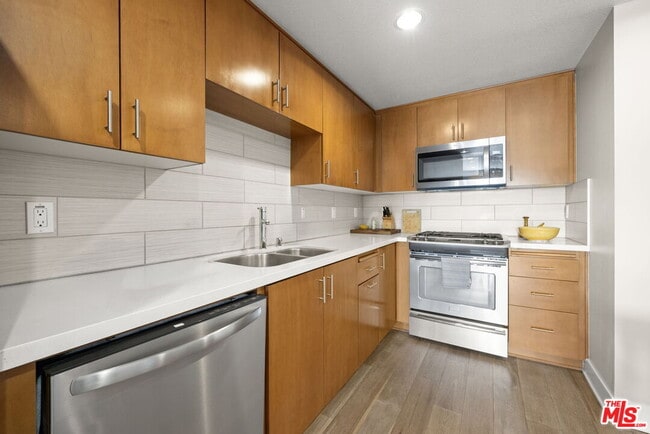 Building Photo - 13337 Beach Ave