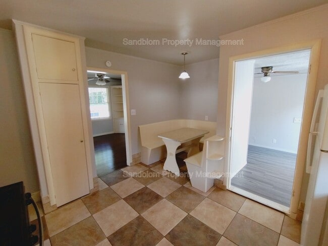 Building Photo - FOR LEASE | Tulsa | $1000 Rent | 2 Bed, 1 ...