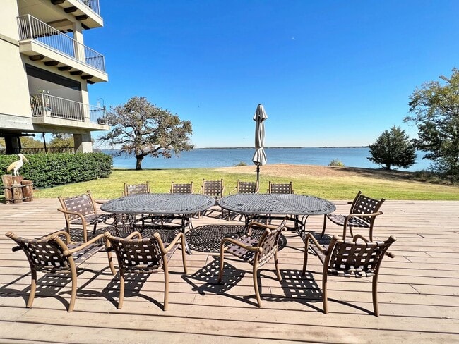 Building Photo - Great 2 Bdrm 2 Bath Condo in Lake Dallas Tx