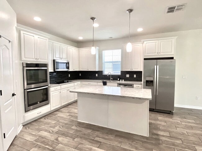 Building Photo - 15575 Hamlin Blossom Ave