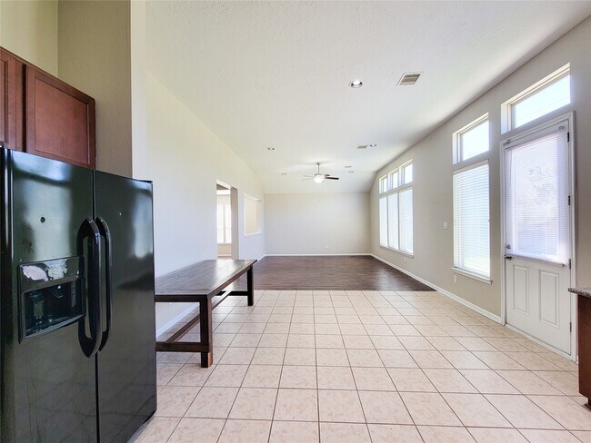 Building Photo - 3007 Meadow Prairie St