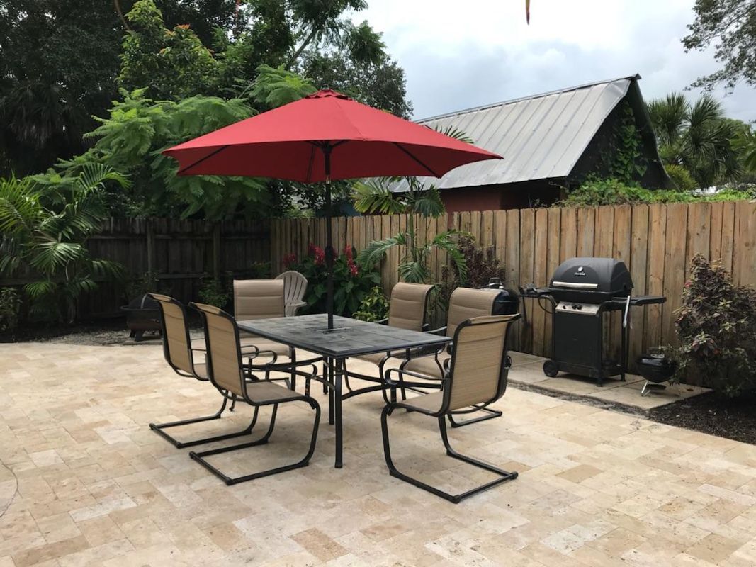 Building Photo - 818 Tequesta St