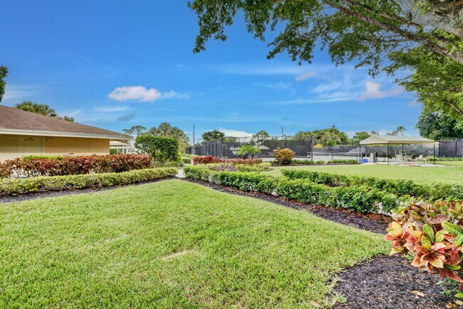 Building Photo - 2925 Riviera Dr