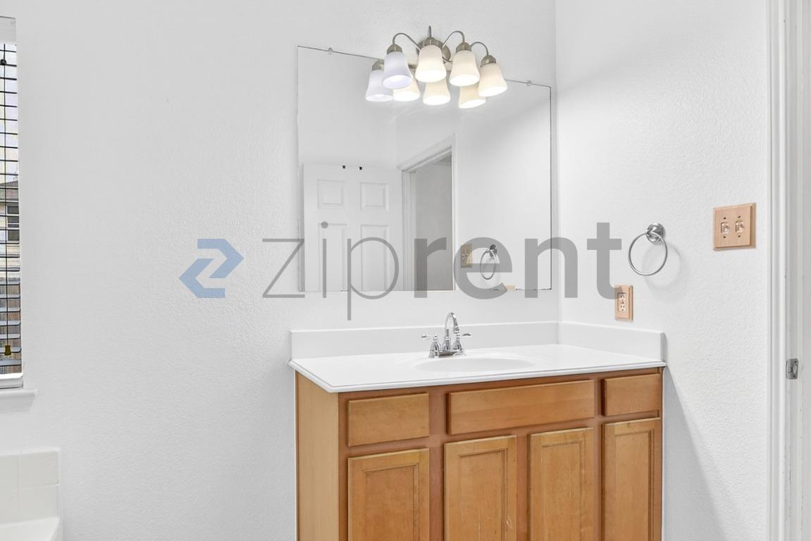 Building Photo - 1042 Grimes Dr