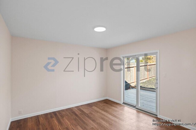 Building Photo - 682 Kern St