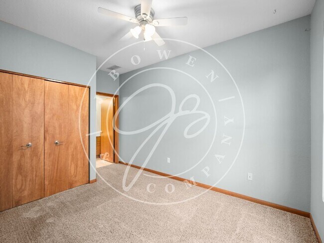 Building Photo - "Elegant and Spacious 3-Bedroom home on 4 levels in the heart of Downtown Toledo with amazing vie...