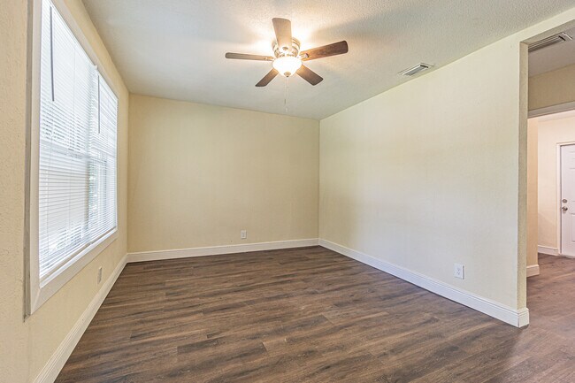 Building Photo - 505 E Virginia Ave