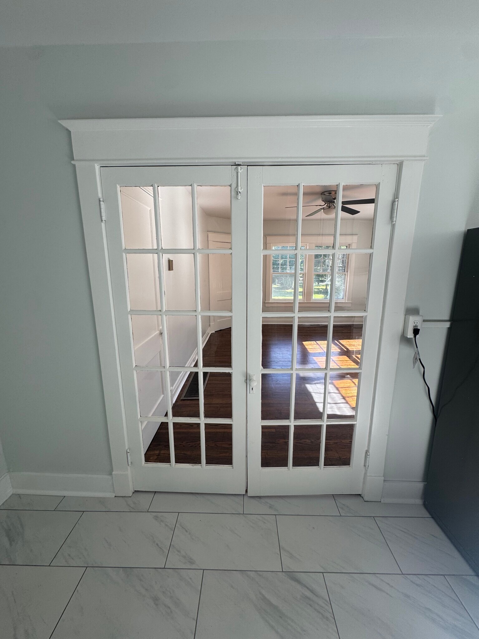 French doors between living room and kitchen - 1333 Castlewood Ave