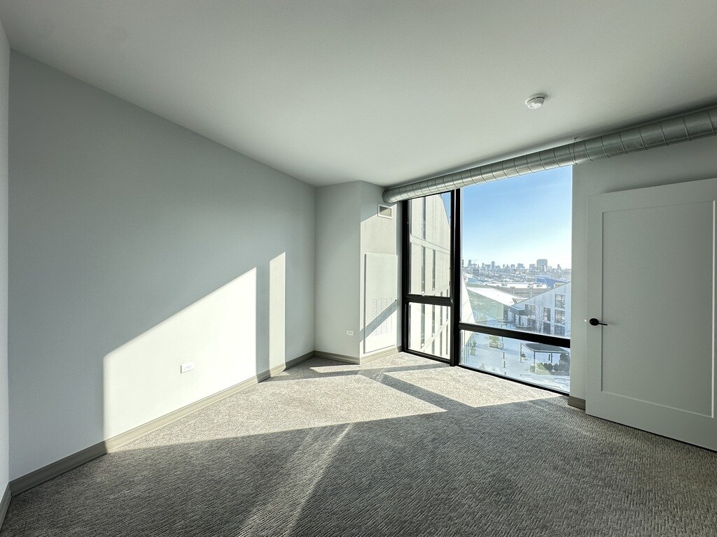 Building Photo - 2155 N Elston Ave