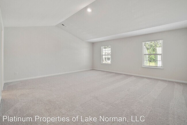 Building Photo - 5 br, 3 bath House - 16116 Trenton Green Lane
