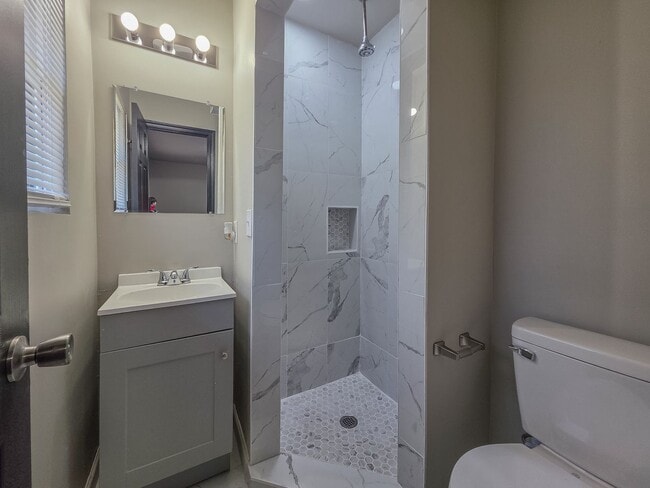 Building Photo - Fully Renovated 3-Bedroom Home in Bethany ...