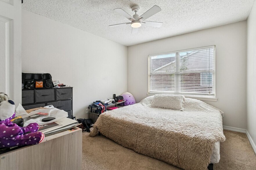 Building Photo - 3001 Meadow Lake Dr E
