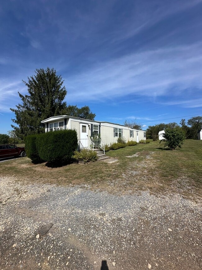 Building Photo - 2 Bedroom 1 Bathroom Mobile Home - Carlisl...