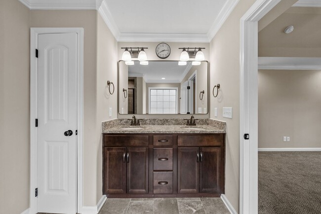 Building Photo - Pet Friendly Four Bedroom with Bonus!