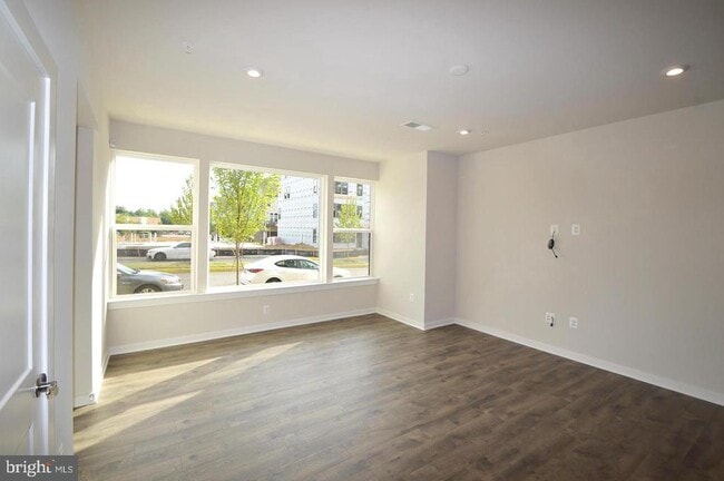 Building Photo - 13518 Sayward Blvd