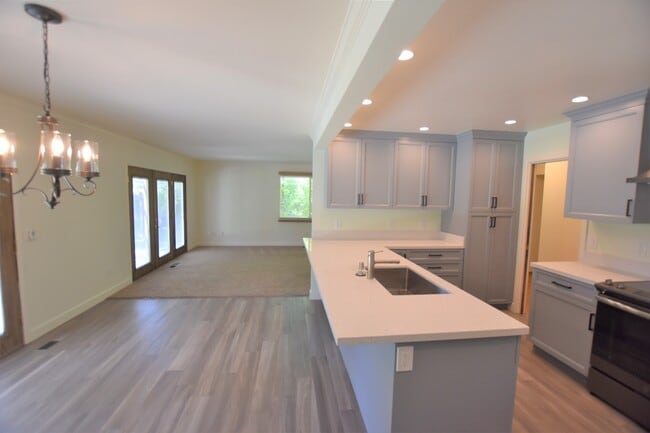 Building Photo - Beautiful 1,396 square foot home situated in the desirable Noddin Neighborhood