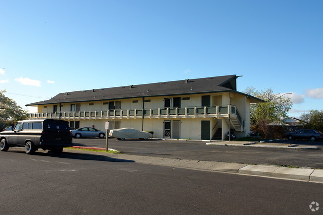 Primary Photo - Heritage Apartments