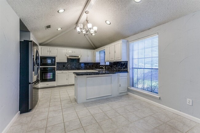 Building Photo - 4444 Hartford Dr