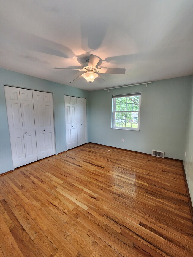 Building Photo - 720 Woodfield Dr