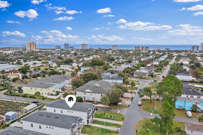 Building Photo - Gorgeous Jax Beach Townhouse for Rent - 4 Bedroms!