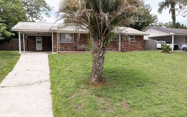 Building Photo - 1155 SE Magnolia Loop