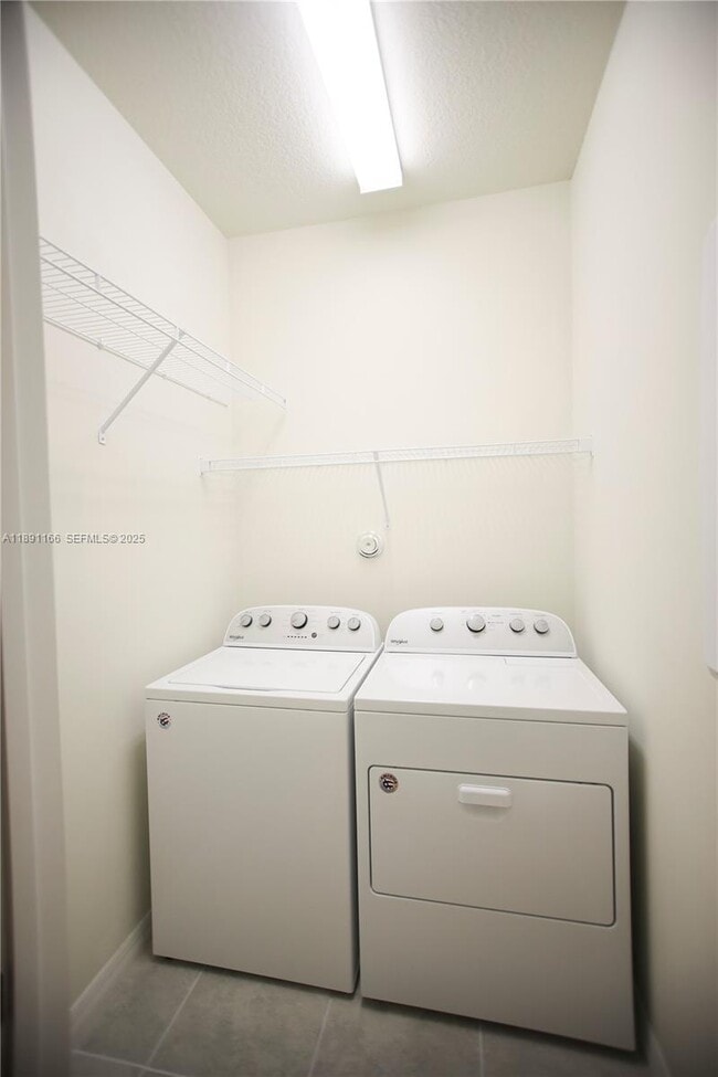 Building Photo - 8293 Cadre Noir Rd