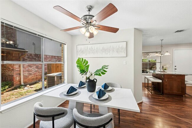 Building Photo - 8411 Glen Canyon Dr