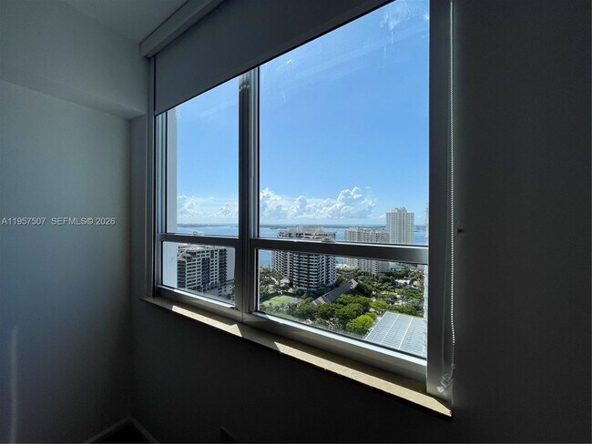 Building Photo - 801 Brickell Key Blvd