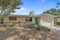 Building Photo - Annual 3 Bed 2 Bath Single Family Home w/ ...