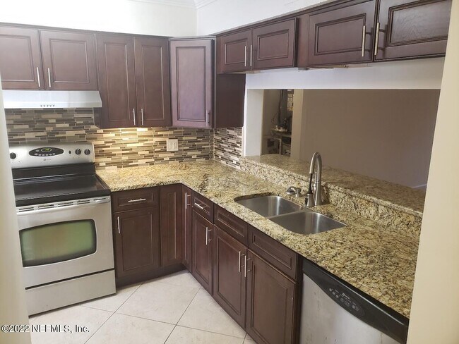 Building Photo - 5615 San Juan Ave