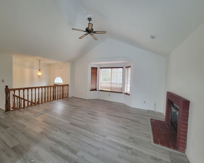 Building Photo - 899 S 86th St