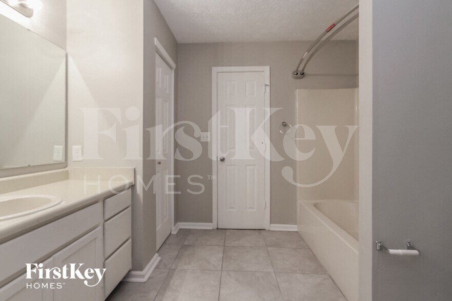 Building Photo - 5910 Prairie Creek Dr