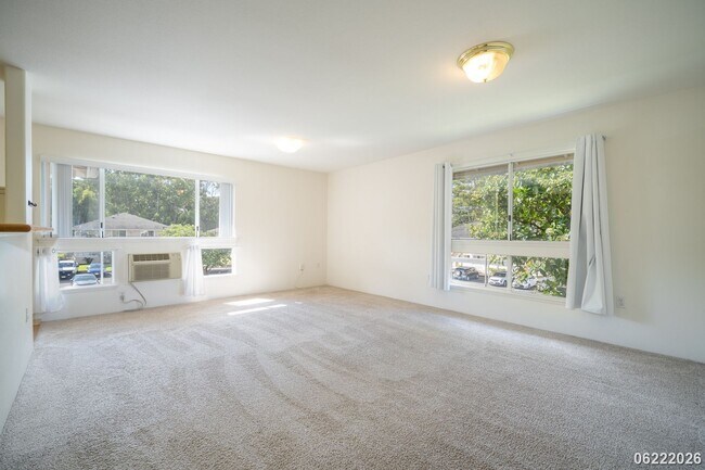 Building Photo - Available now!  3-bedroom, 2-bath, 2 parking Townhome in Mililani Mauka